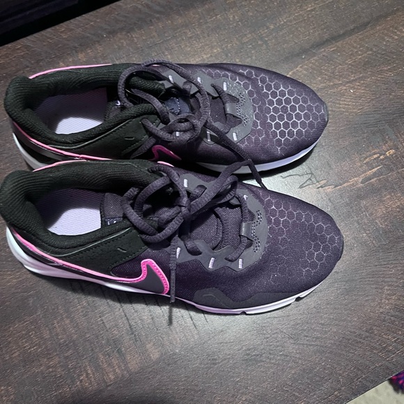 Nike - Picture 2 of 4